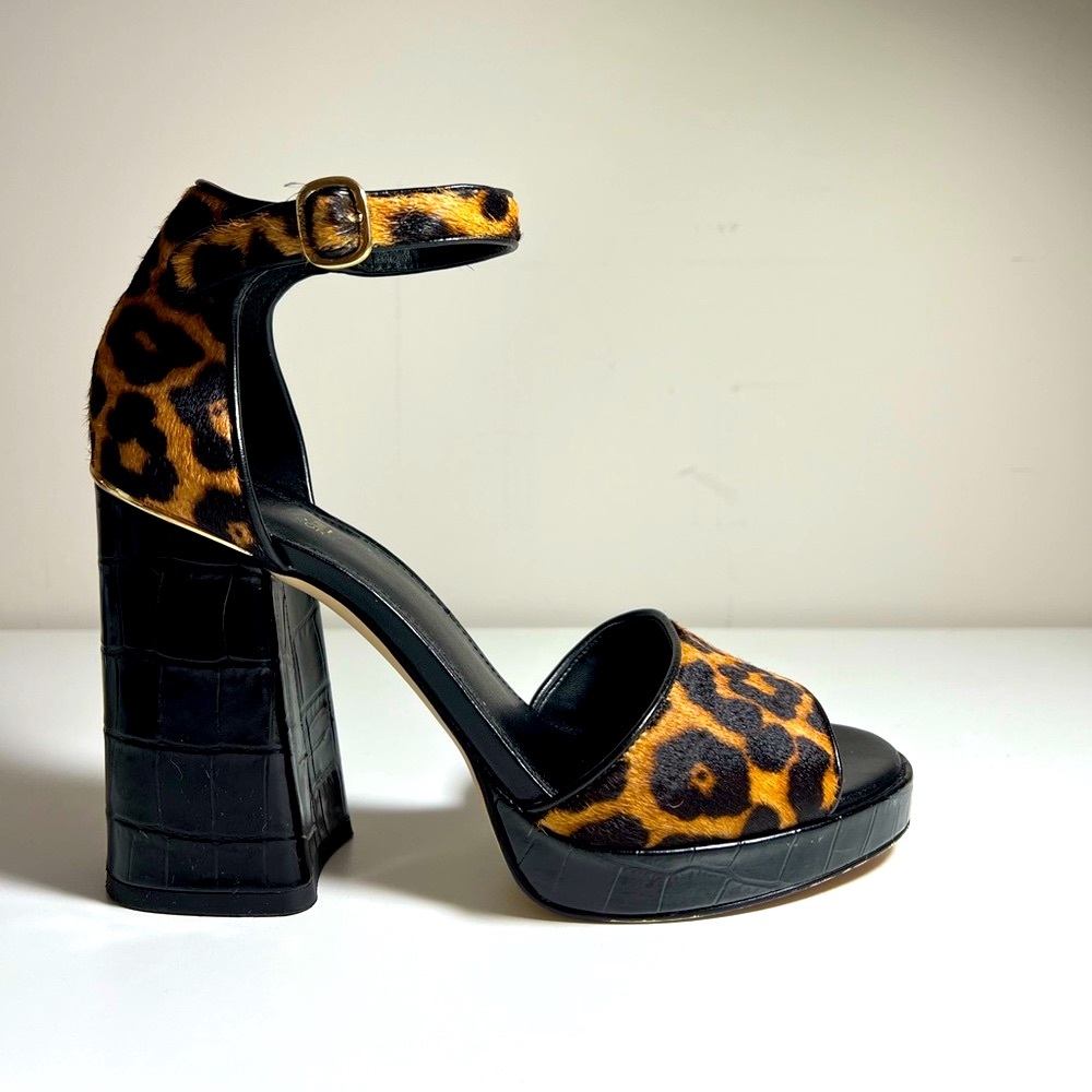 Pony leather sandals. Michael Kors . Size 8